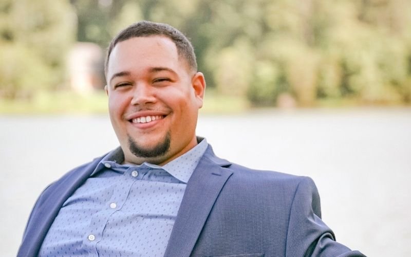 AN AGENT WHO BELIEVES IN GIVING FIRST